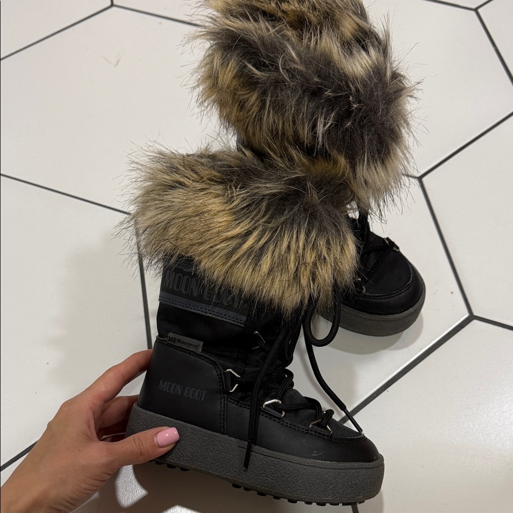 Black and Tan Fur Trim Boots
